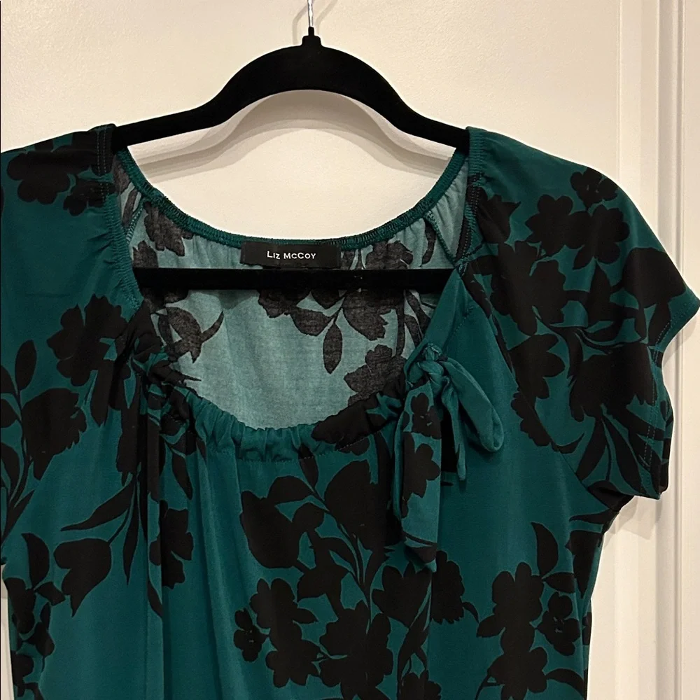 Green and Black Floral Blouse - Picture 2 of 3